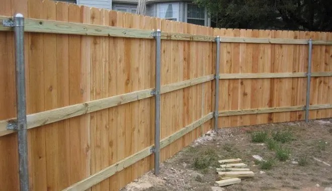 New cedar privacy fence on galvanized steel posts in Pearland TX